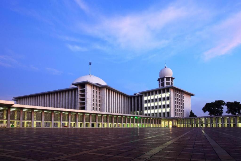 Amaris Hotel Pasar Baru Jakarta Exterior photo