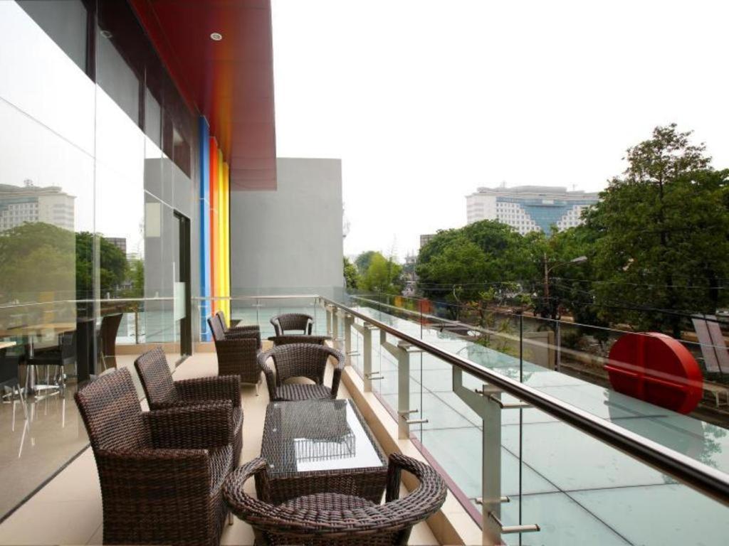 Amaris Hotel Pasar Baru Jakarta Exterior photo